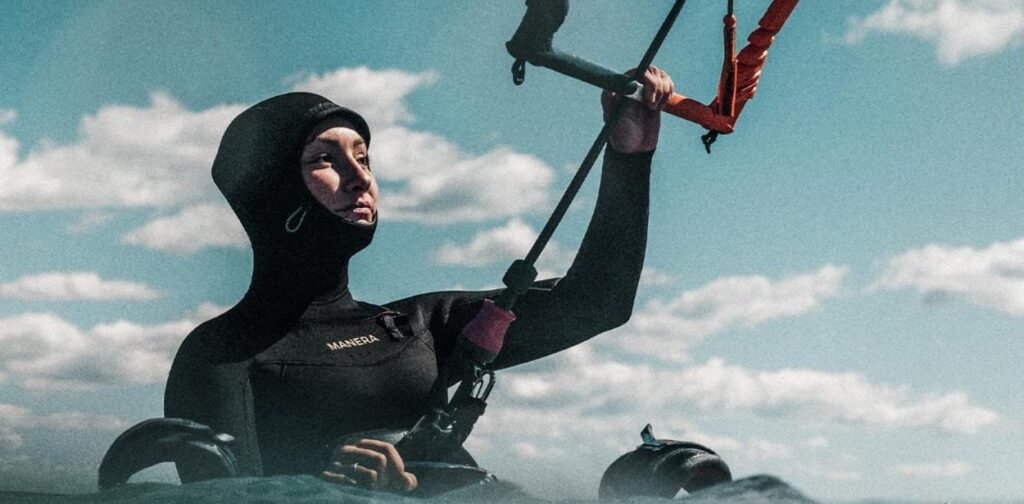 Wingfoil et kitesurf en hiver sur les lacs suisses : bien s’équiper